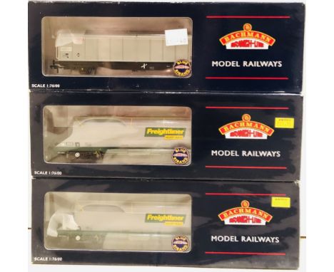 Bachman OO gauge three wagons two 38-031 100 tonne Freightliner Heavy Haul hopper wagons and a 46 T VGA Van
