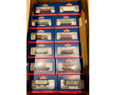Bachmann OO gauge assorted freight wagons