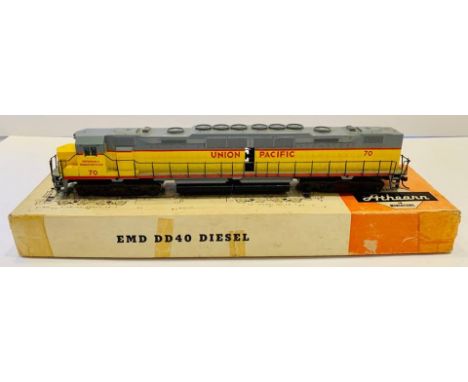 Athearn HO scale EMD DD 40 Union Pacific diesel locomotive