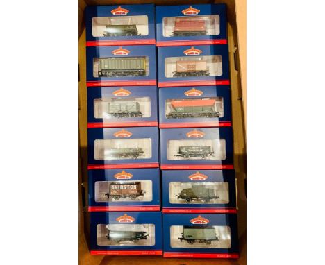 Bachmann OO gauge assorted freight wagons