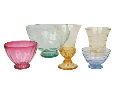 James Powell &amp; Sons Whitefriars. Five pieces of 1930s coloured glassa threaded footed bowl in ruby designed by William Bu