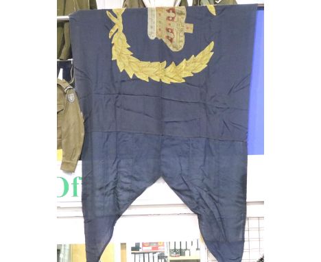Large Swallow tail cotton pennant bearing British Royal colours, 265 x 135 cm. P&amp;P Group 2 (£18+VAT for the first lot and