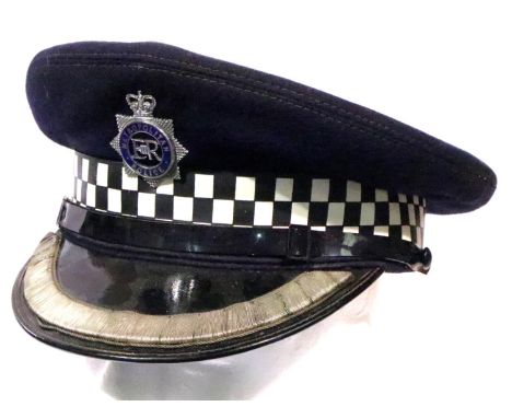 British Metropolitan Police Chief Superintendent cap with silver band. P&amp;P Group 2 (£18+VAT for the first lot and £3+VAT 