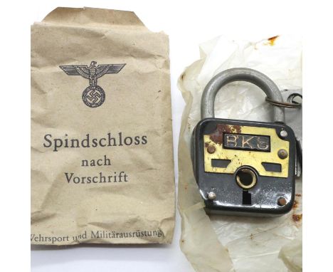 WWII German unissued Army boot locker padlock with keys. P&amp;P Group 1 (£14+VAT for the first lot and £1+VAT for subsequent