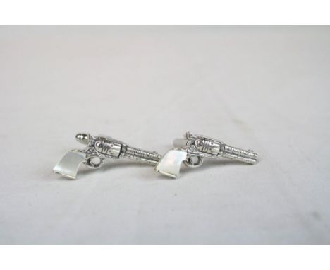 Pair of silver cufflinks in the form of a pair of pistols with mother of pearl handles