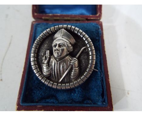 Henrik Moller - a Norwegian Henrik Moller pin brooch with a religious scene inscribed verso, H.Moller 830 Trondheim and a vin