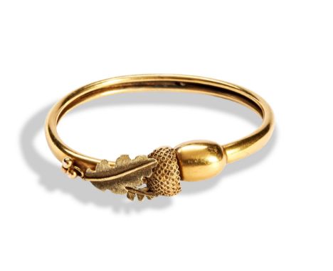 A 19TH CENTURY BICOLOUR GOLD BANGLE with acorn and leaf motif, acorn slides open. Kite mark Oct, 1875, tests as 15ct Measures