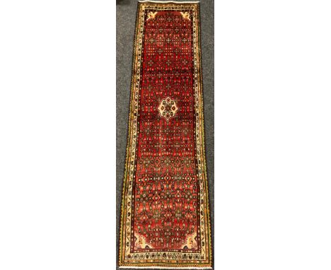 A North-west Persian Hamadan rug / runner carpet, 266cm x 73cm. 