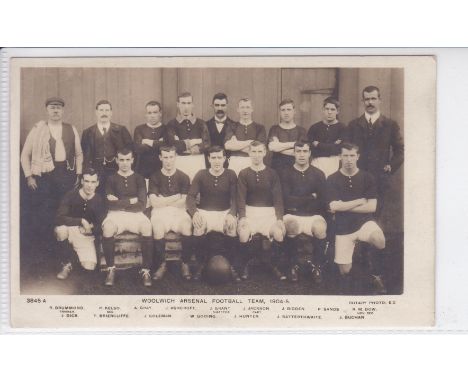 WOOLWICH ARSENAL POSTCARD 1904-05   Woolwich Arsenal team group 1904-05 postcard, players named, Rotary photo 3845A. Photo al