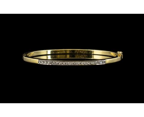 18ct Gold Attractive Diamond Set Hinged Bangle, The Round Brilliant Cut Diamonds of Excellent Colour / Clarity. Est Diamond W