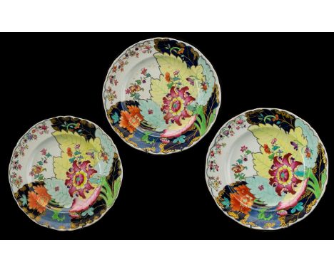 Worcester Flight Barr Barr Superb Quality Set of 3 ' Tobacco Pattern ' Hand Painted Porcelain Plates, Brightly Painted In Ric