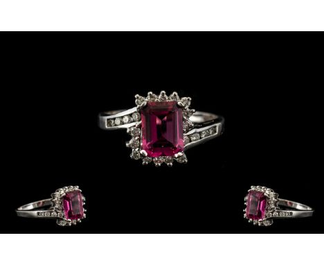 14ct White Gold - Attractive Tourmaline and Diamond Set Cluster Ring. The Central Tourmaline Surrounded by Round Diamonds whi