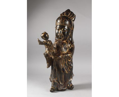 A FINE AND LARGE 19TH CENTURY CHINESE GILDED BRONZE FIGURE OF A DIGNITARY OR SAGE HOLDING A CHILD, 52cm high.