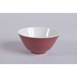 A CHINESE OX BLOOD GLAZE PORCELAIN CUP, bearing four-character mark - possibly 19th century, 7cm