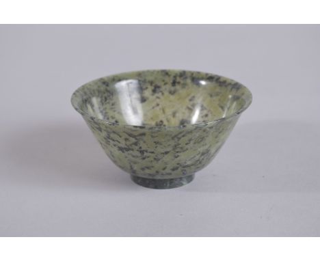 A CHINESE SPINACH JADE BOWL, 9.8cm diameter.