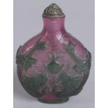 A 20TH CENTURY CHINESE TWO-COLOUR PEKING GLASS SNUFF BOTTLE, with twin dragons and the pearl of