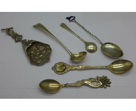 A Dutch white metal caddy spoon and five silver spoons, 63g