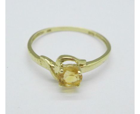 A 9ct gold and citrine ring, 0.9g, O