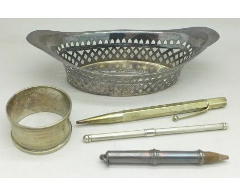 Silver items;- a pierced dish with inscription, pencil and pencil holder, napkin ring and a white metal cocktail swizzle, wei