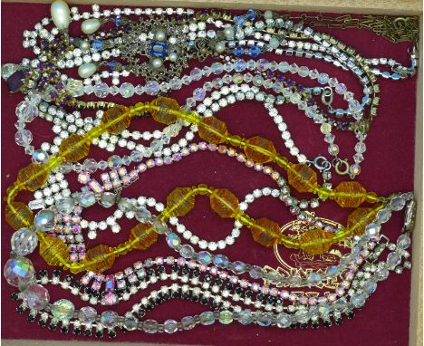 Ten vintage necklets