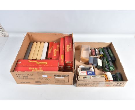 A QUANTITY OF BOXED AND UNBOXED OO GAUGE MODEL  RAILWAY ROLLING STOCK, boxed items are mainly Tri-ang Railways items, to incl