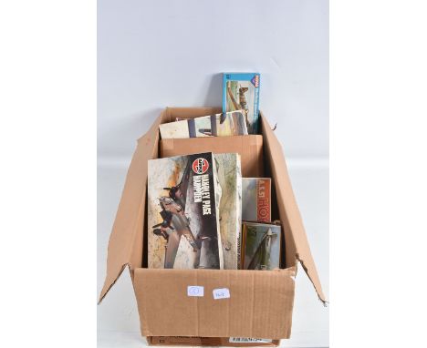 A COLLECTION OF BOXED VINTAGE UNBUILT  1:72 SCALE MODEL AIRPLANE KITS, to include a Novo Percival Proctor IV Trainer in bag w