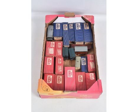 A QUANTITY OF BOXED AND UNBOXED HORNBY DUBLO FREIGHT ROLLING STOCK, boxed items to include S.R. Horse Box, complete with hors