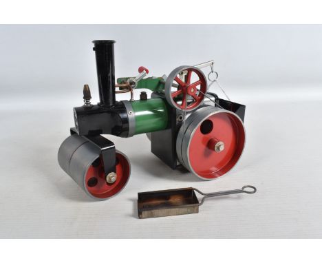 A MAMOD SR1A LIVE STEAM ROLLER, includes used burner and additional tray, appears in a reasonable condition