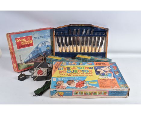 A BOXED TRI-ANG RAILWAYS OO GAUGE THE BLUE PULLMAN TRAIN SET, No.RS.52, comprising power car No.W60095 (R555), dummy power ca