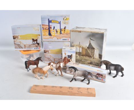 A COLLECTION OF SCHLEICH BOXED AND LOOSE MODEL FIGURES AND ACCESSORIES, to include two boxed Farm Pasture Fence, item no. 401