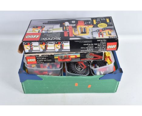 A COLLECTION OF VINTAGE LOOSE LEGO SETS AND INSTRUCTIONS, to include an empty box for Technic Forklift 8843, and an empty box
