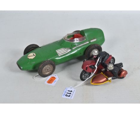 AN UNBOXED METTOY FOR MARKS AND SPENCER 1/18 SCALE VANWALL RACING CAR, missing driver and has damage to windscreen, green bod