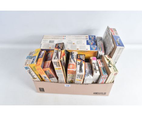 A COLLECTION OF BOXED VINTAGE UNBUILT 1:72 SCALE MODEL AIRPLANE KITS, to include two Airfix kits, a Junkers no. 03007-0 and a