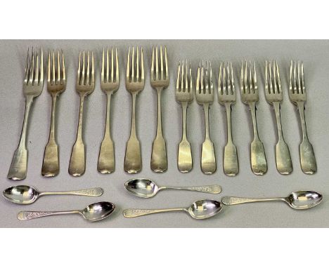 GEORGE III &amp; LATER SILVER FLAT WARE - a mixed quantity of 17 pieces to include 12 x fiddle pattern forks, 5 x 20cms L, tw