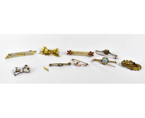 A quantity of antique brooches to include yellow metal, mother of pearl and enamel examplesQty: 9