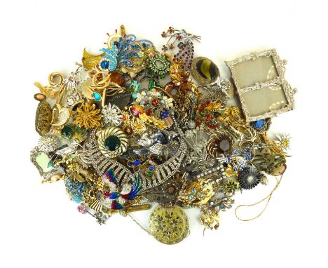 A quantity of mixed costume jewellery, mostly brooches, enamel brooches, gold-coloured brooches, double photograph frame, etc