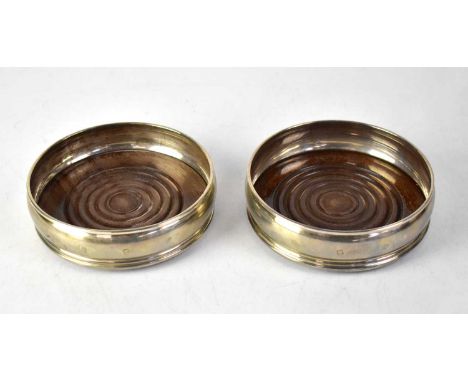 DAVID R. MILLS; a pair of Elizabeth II hallmarked silver bottle coasters, London 1985.Qty: 2