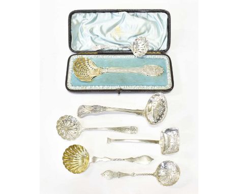 A Collection of Assorted Victorian and Later Silver Sifting-Spoons, various patterns, 8oz 10dwt, 264gr (qty)