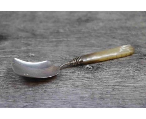 William IV silver and mother-of-pearl handled caddy spoon of shovel form, makers George Unite, Birmingham 1832, length approx