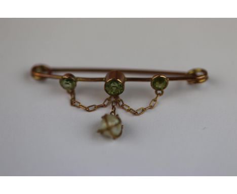 Edwardian peridot and baroque pearl 9ct rose gold bar brooch, comprising three graduated round mixed cut peridot to bar, coll