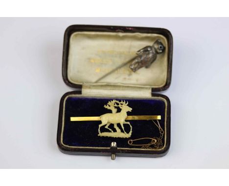 Horn stag bar brooch, the reverse marked solid gold together with a silver stick pin modelled as a teddy bear (2)