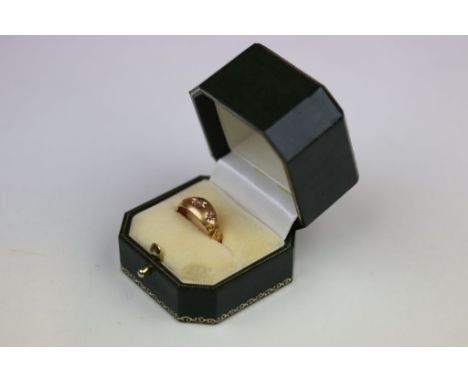 Edwardian diamond 9ct yellow gold ring, three graduated rose cut gypsy set diamonds, scroll detail and arrow head shoulders, 