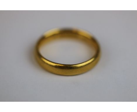 22ct yellow gold wedding band, plain polished D shape shank, width approximately 3.5mm, ring size K