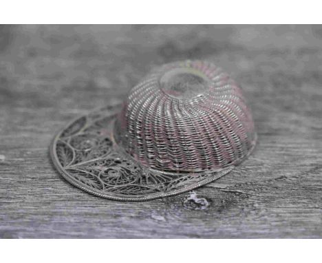 White metal novelty filigree caddy spoon modelled as a jockeys' cap, length approximately 5.5cm