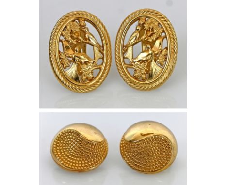 ZWEI PAAR OHRCLIPS  Christian Dior, Vintage, goldfarben, oval mit Vogelmotiv und Ying und Yang Motiv, bezeichnet "Chr. Dior",