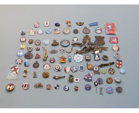 A large collection of enamel badges, many football examples including Everton, Crewe Alexandra, Oxford United, Exeter City, B