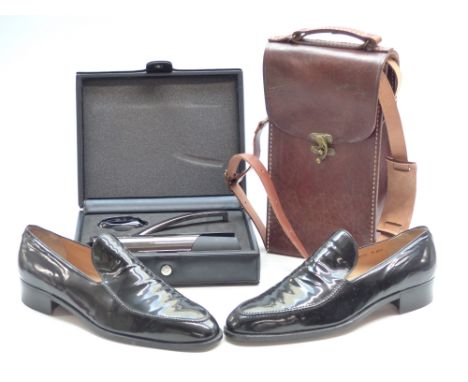 Pair of Gucci gentleman's black leather shoes (possibly size 11/12) Gallo corkscrew set and a leather bag