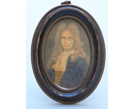 19thC portrait miniature of a gentleman in period dress, maximum diameter 8cm