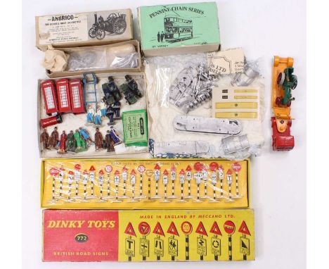 Mixed lot containing a quantity of various boxed and loose Dinky Toy 00 gauge figures to include passengers, motorcyclists, t