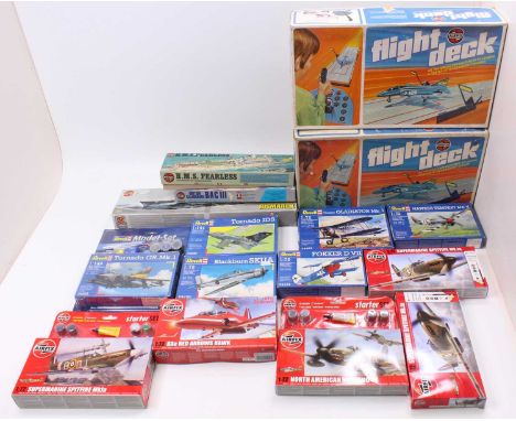 Airfix and Revell boxed mixed scale kit group, with examples including an Airfix 1/72nd scale North American Mustang, a Revel